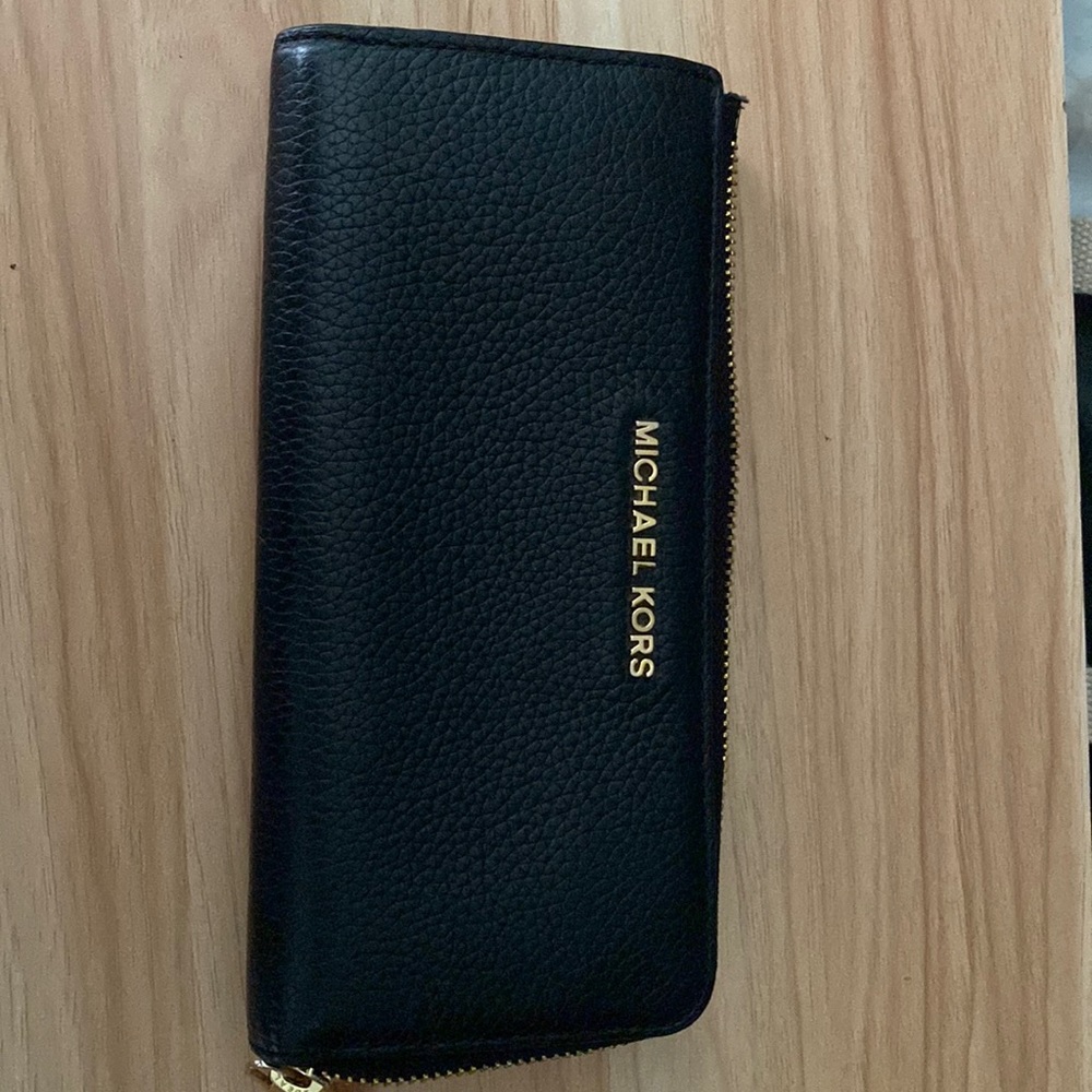 MICHAEL KORS BLACK JET SET TRAVEL ZA CONTINENTAL CHECK LEATHER WALLET
